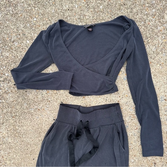 VICTORIA SECRET Black Long Sleeve Crop Top and Jogger lounge Set small - Picture 2 of 9